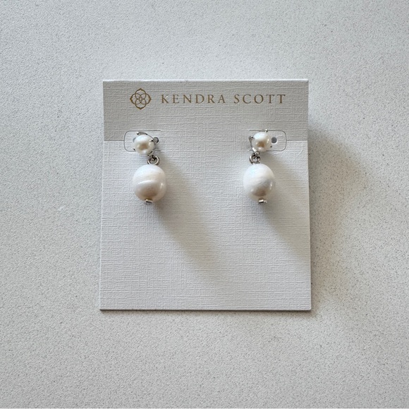Kendra Scott Jewelry - NWT Kendra Scott Eve Pearl Drop Earrings - Rhodium / White Pearl